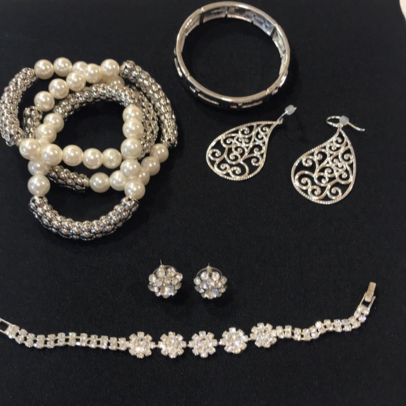 Jewelry - Bundle of Fashion Jewelry
